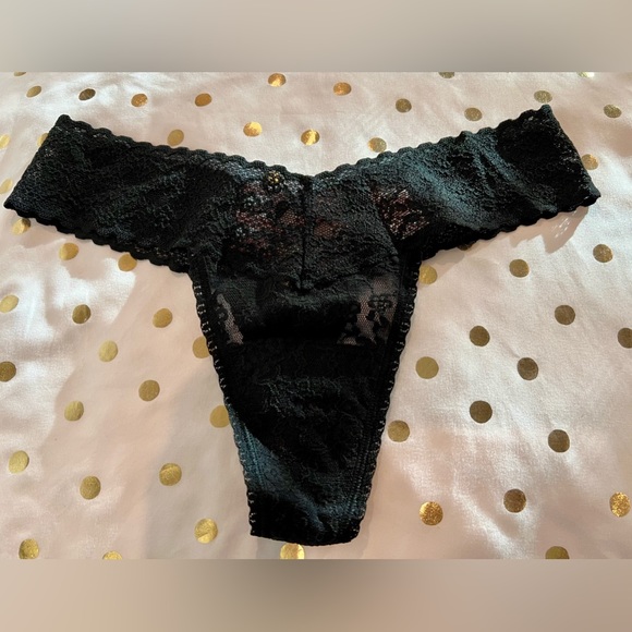 Victoria's Secret Other - VS Black Lace Thong S/P